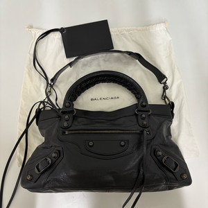 발렌시아가 모터백 클래식 퍼스트백 이미지