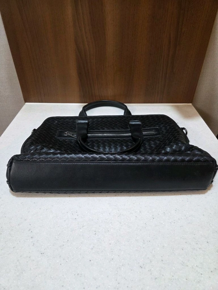 정품 보테가베네타 브리프케이스 판매합니다. 이미지