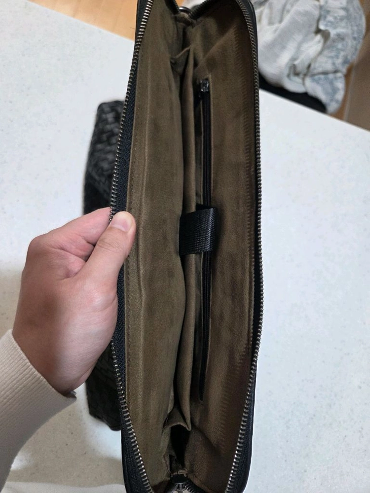 정품 보테가베네타 브리프케이스 판매합니다. 이미지