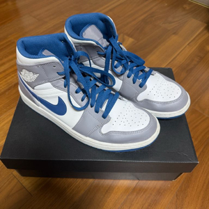 조던 1 미드 시멘트 그레이 트루 블루 이미지