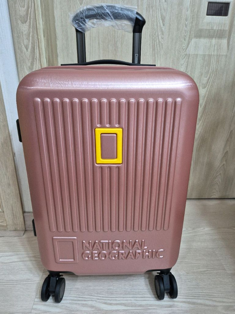 내셔널지오그래픽 캐리어 트레비아 20인치 기내용 새제품 (로즈골드) 이미지