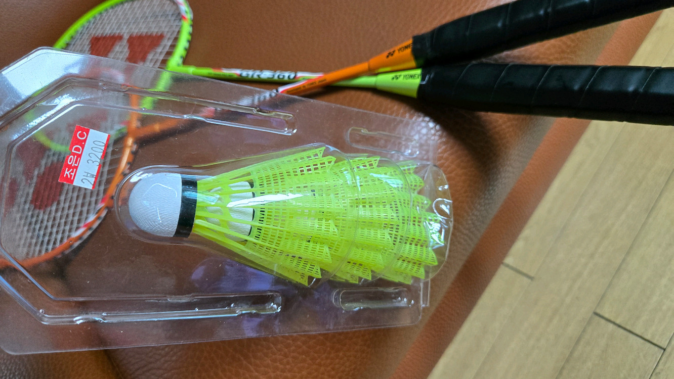 요넥스 GR-360 배드민턴 라켓 2개 세트(셔틀콕 포함) 이미지