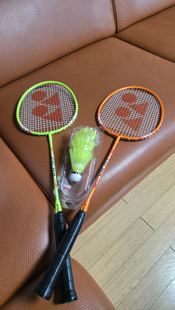 요넥스 GR-360 배드민턴 라켓 2개 세트(셔틀콕 포함) 이미지