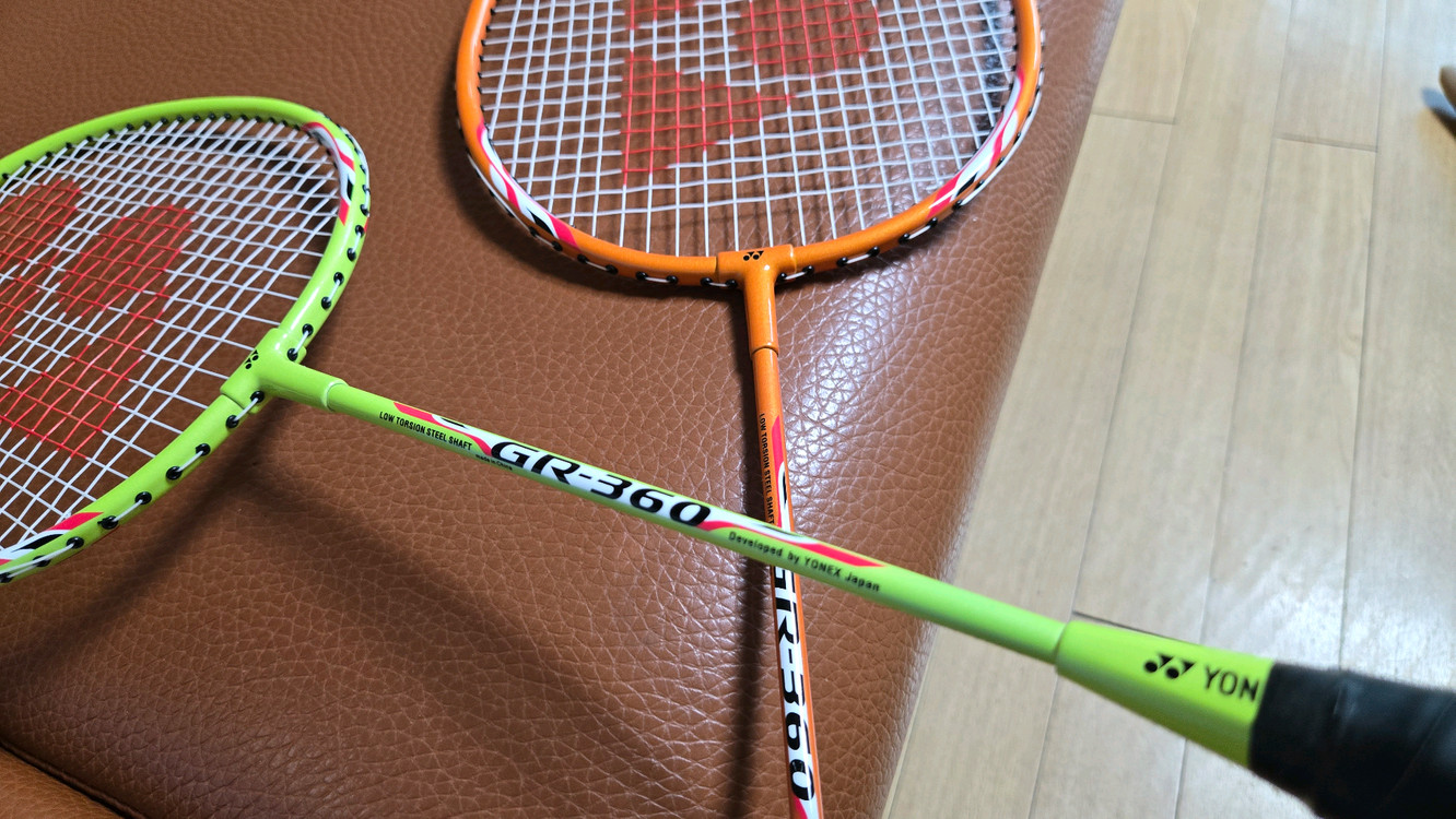요넥스 GR-360 배드민턴 라켓 2개 세트(셔틀콕 포함) 이미지