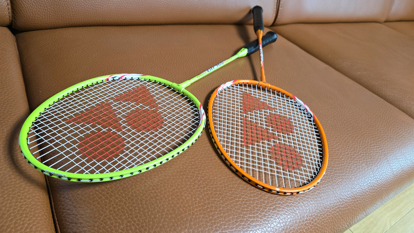 요넥스 GR-360 배드민턴 라켓 2개 세트(셔틀콕 포함) 이미지
