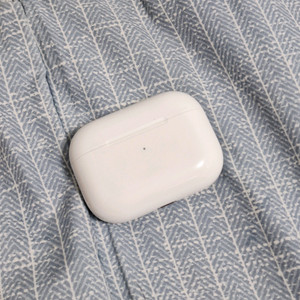 에어팟프로2세대 본체 라이트닝 이미지