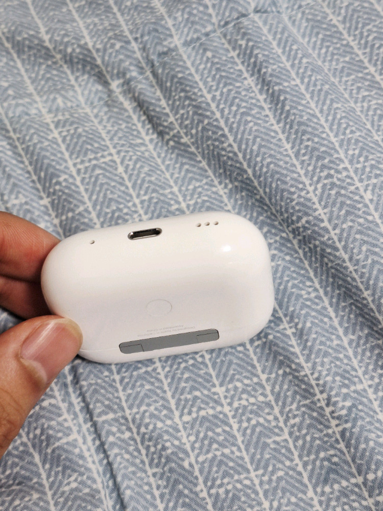 에어팟프로2세대 본체 라이트닝 이미지