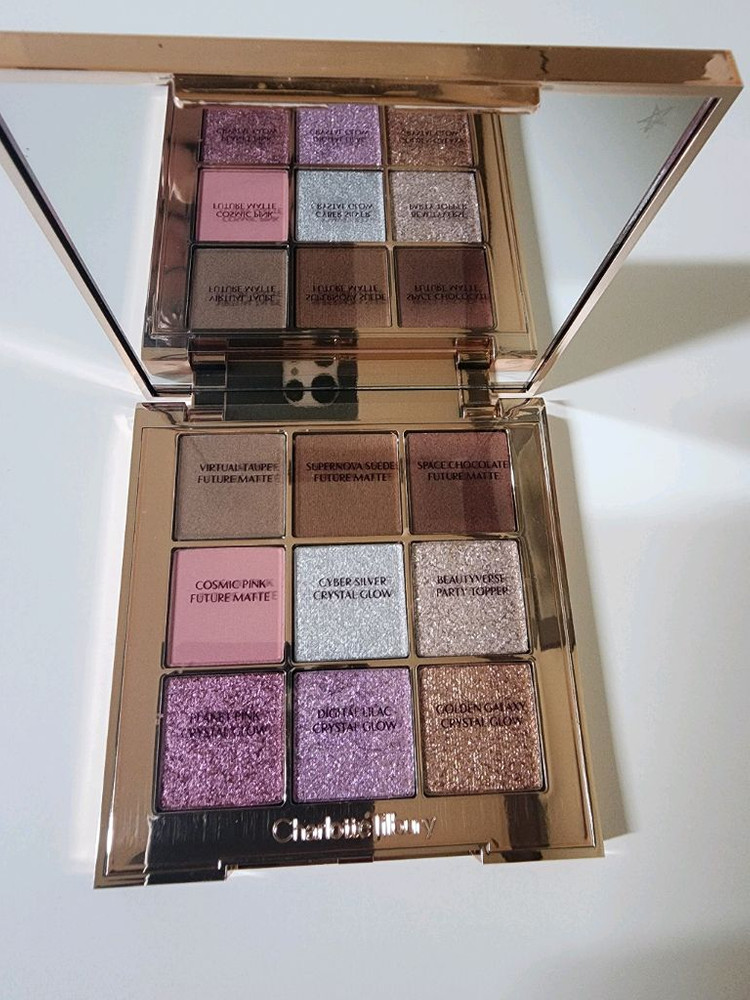 샬롯틸버리 홀리데이 컬렉션 더 뷰티버스 팔레트 새상품 판매합니다. 이미지