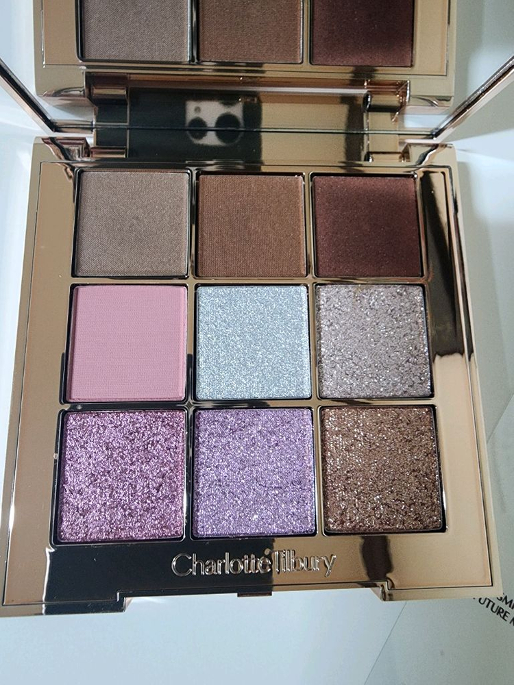 샬롯틸버리 홀리데이 컬렉션 더 뷰티버스 팔레트 새상품 판매합니다. 이미지