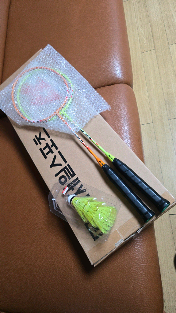 요넥스 GR-360 배드민턴 라켓 2개 세트(셔틀콕 포함) 이미지