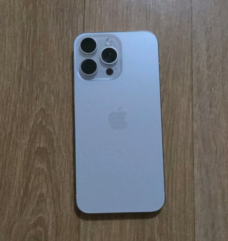 아이폰 15 Pro Max 1TB 화이트티타늄 89% 서브폰용도였음 새폰급 풀박 이미지