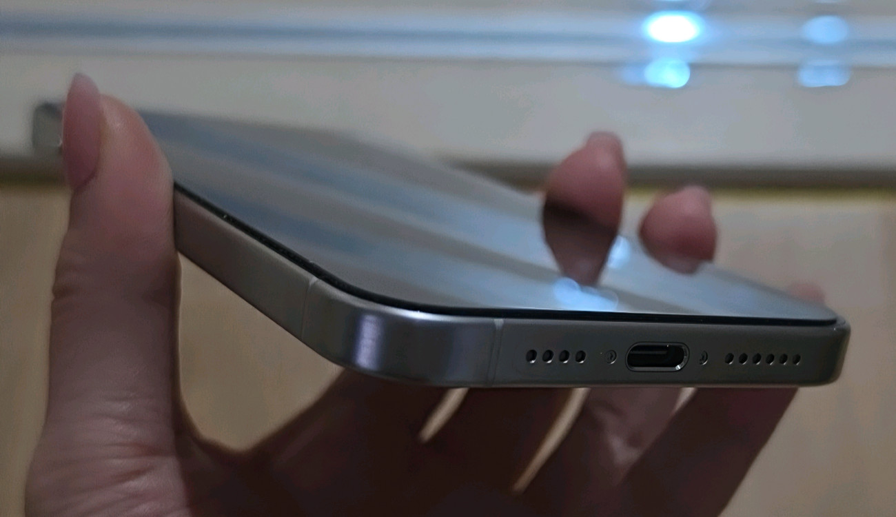 아이폰 15 Pro Max 1TB 화이트티타늄 89% 서브폰용도였음 새폰급 풀박 이미지