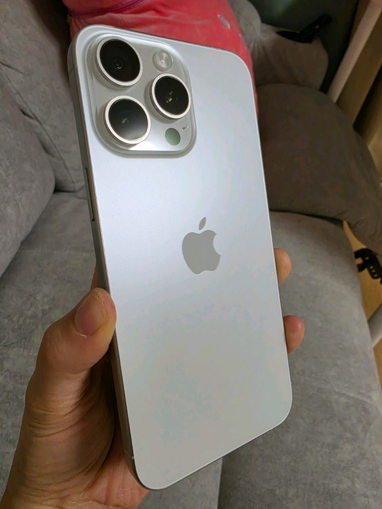 아이폰 15 Pro Max 1TB 화이트티타늄 89% 서브폰용도였음 새폰급 풀박 이미지