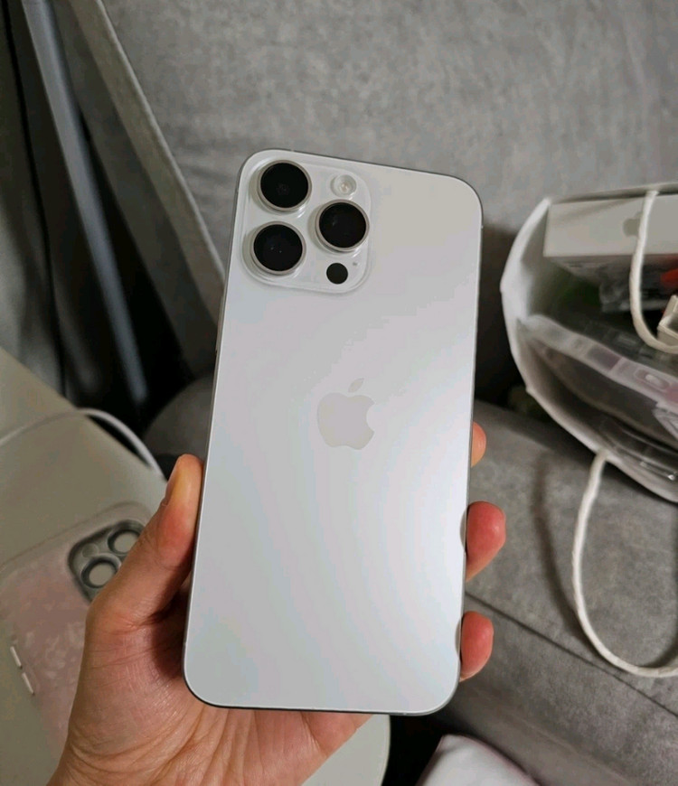 아이폰 15 Pro Max 1TB 화이트티타늄 89% 서브폰용도였음 새폰급 풀박 이미지