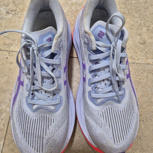 아식스 슈퍼블라스트2 250 이미지