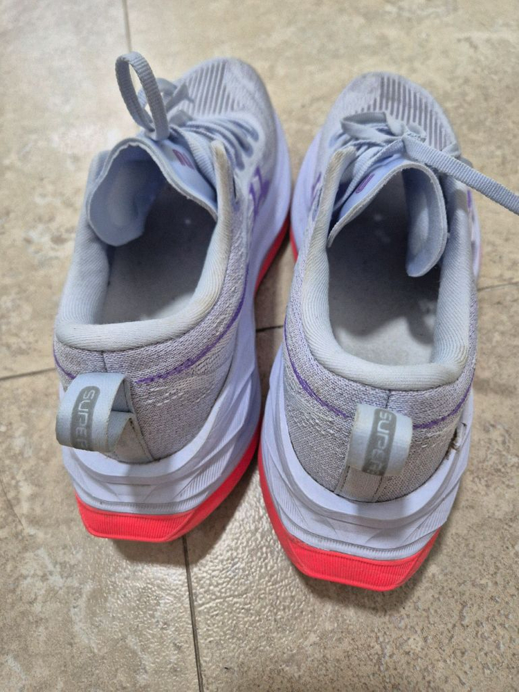 아식스 슈퍼블라스트2 250 이미지