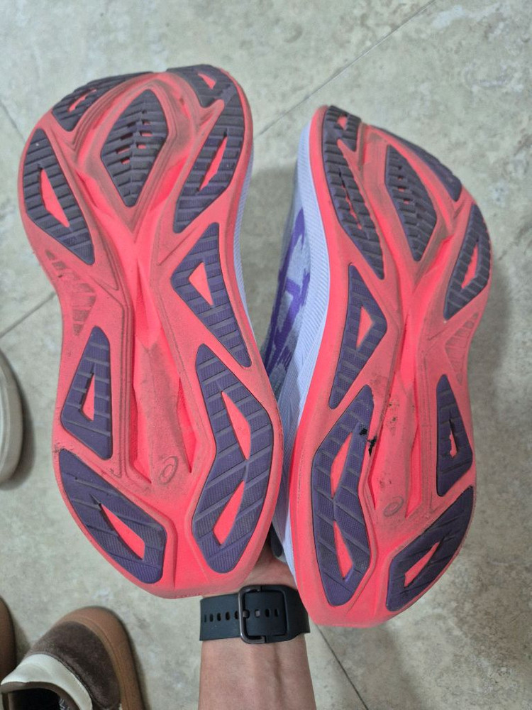 아식스 슈퍼블라스트2 250 이미지