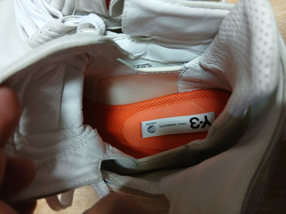 Y-3 요지 야마모토 화이트 컬러웨이 하이탑 스니커즈 이미지