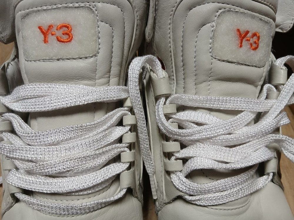 Y-3 요지 야마모토 화이트 컬러웨이 하이탑 스니커즈 이미지