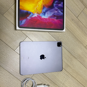 아이패드 프로 11인치 2세대 256기가 wifi+셀룰러 판매합니다. 박스+충전기+케이스 구성입니다 배터리효율 8 이미지