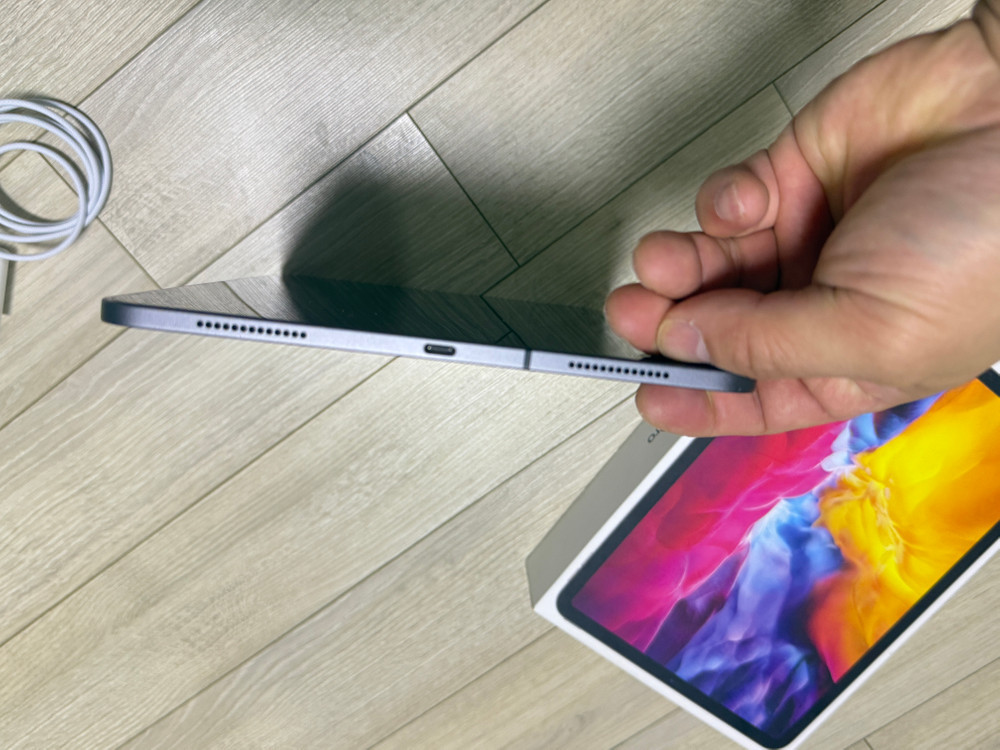 아이패드 프로 11인치 2세대 256기가 wifi+셀룰러 판매합니다. 박스+충전기+케이스 구성입니다 배터리효율 8 이미지