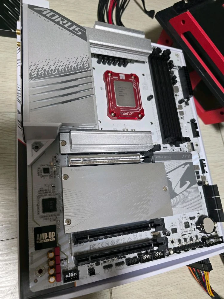 인텔 13700K CPU 기가바이트 Z790 어로스엘리트 AX ICE 메인보드 이미지