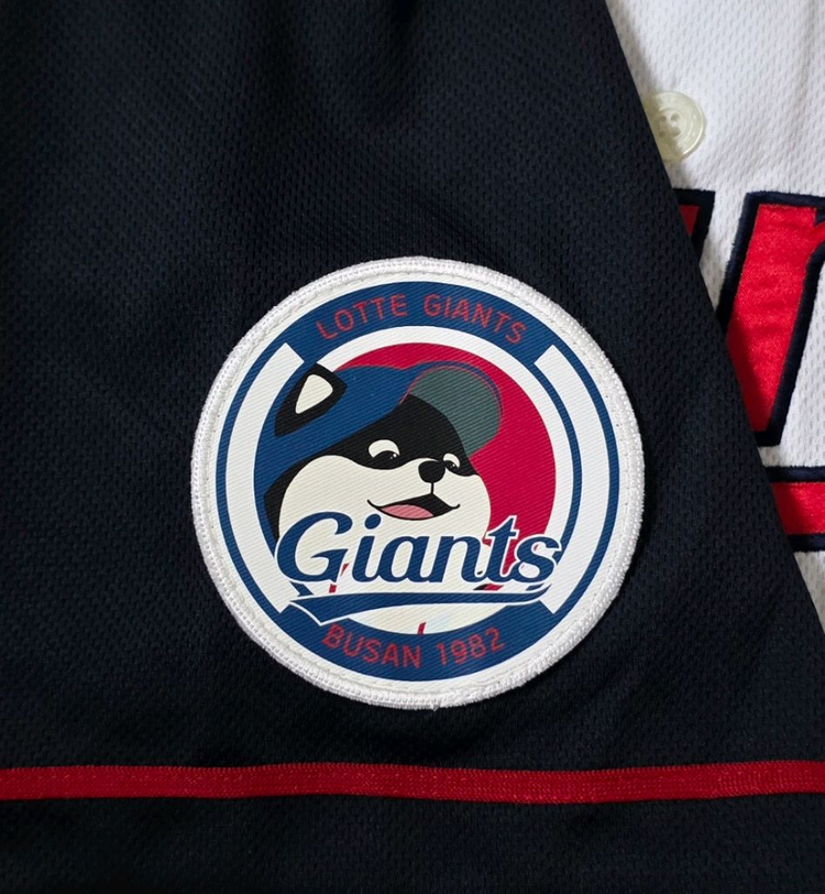 [110] 롯데자이언츠 2018 시로앤마로 콜라보 유니폼(이대호) 이미지