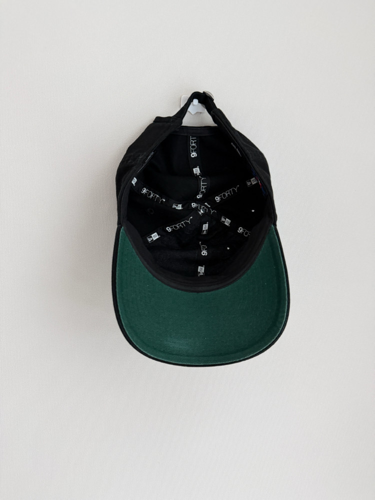 뉴에라 블랙(그린) 볼캡 이미지