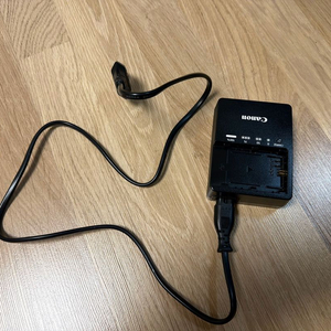 캐논 배터리 충전기 LC-E6E 팝니다. 이미지