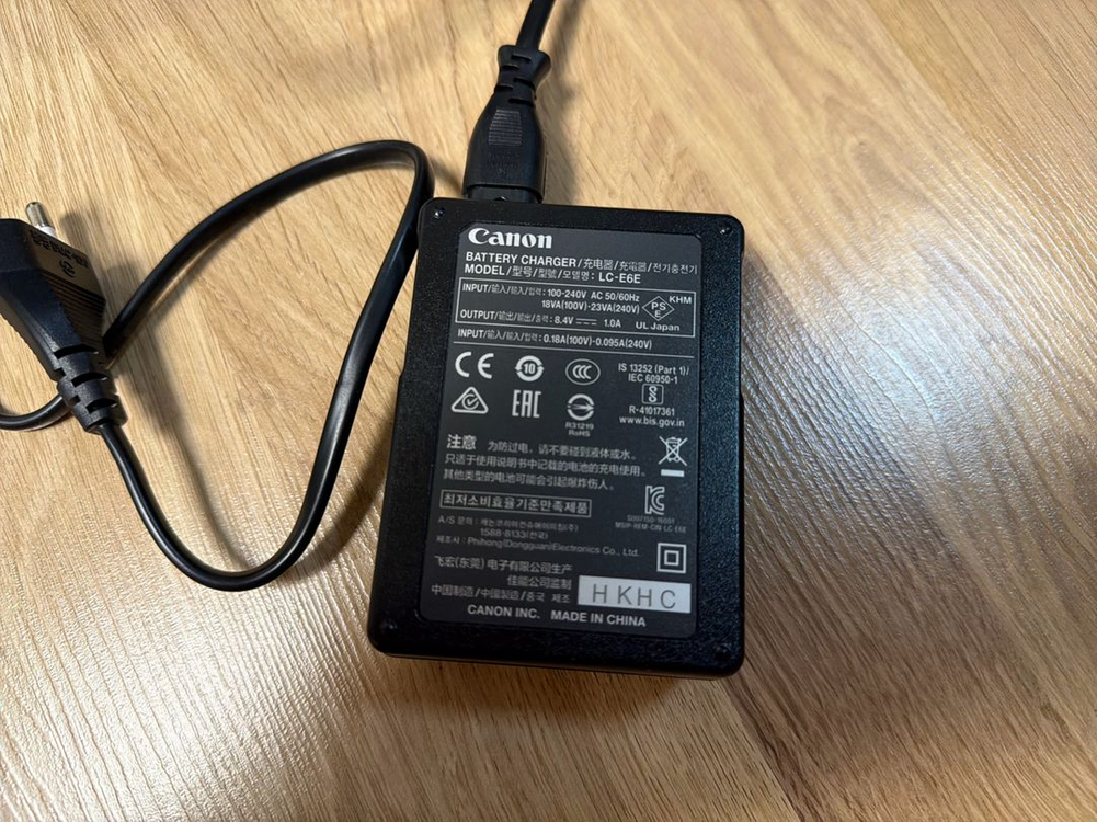 캐논 배터리 충전기 LC-E6E 팝니다. 이미지