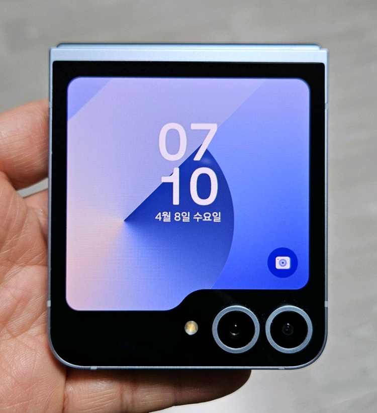 갤럭시 Z플립6 블루 256GB 액정교체폰 A급 팝니다. 이미지