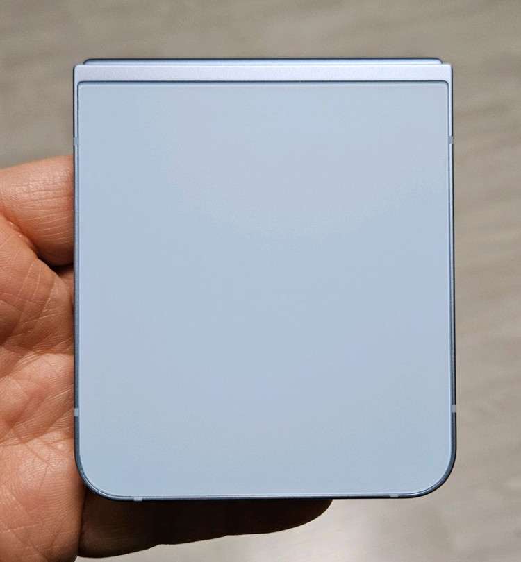 갤럭시 Z플립6 블루 256GB 액정교체폰 A급 팝니다. 이미지