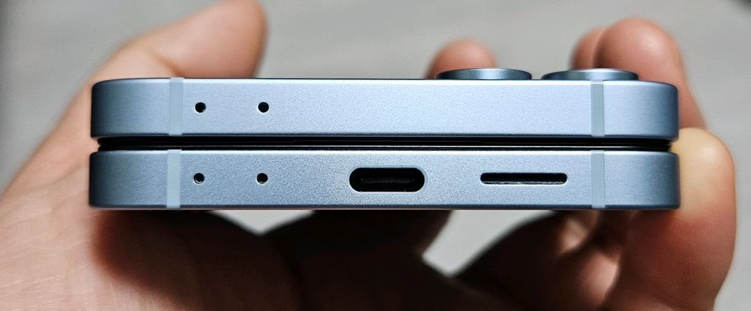 갤럭시 Z플립6 블루 256GB 액정교체폰 A급 팝니다. 이미지