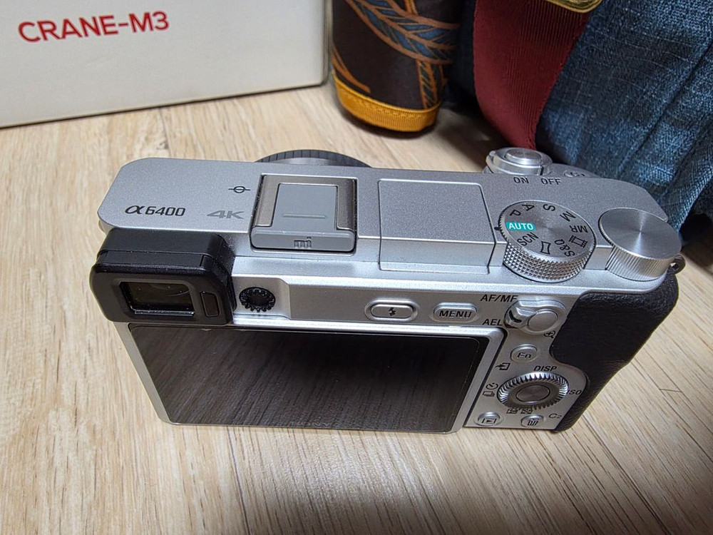 소니 a6400 실버 , 18 - 105렌즈 , 지윤 크레인m3 짐벌 , 내셔널 지오그랙픽가방 팔아요 이미지