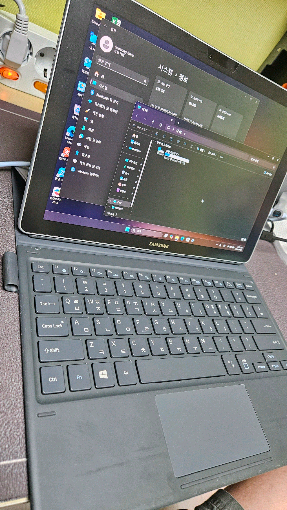 갤럭시북12.0 노트북.터치스크린 태블릿모드 풀박 상태정말좋음 이미지