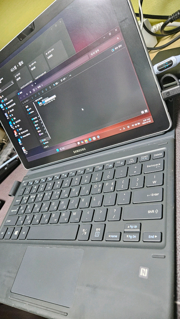 갤럭시북12.0 노트북.터치스크린 태블릿모드 풀박 상태정말좋음 이미지