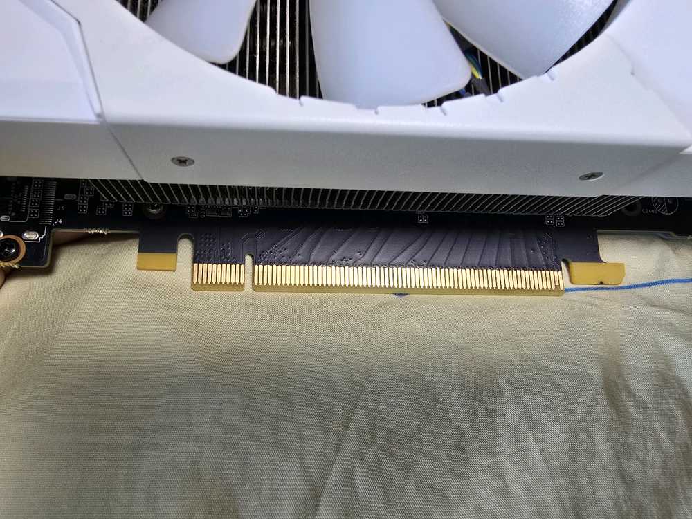 RTX2060 Super_갤럭시_화이트_2팬_가성비 이미지