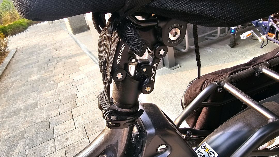 부산, 퀄리 엑스트론 프로 24년,80만원,20암페어, 색상 그레이,상태최상,옵션다수,ncx 싯포스트 이미지