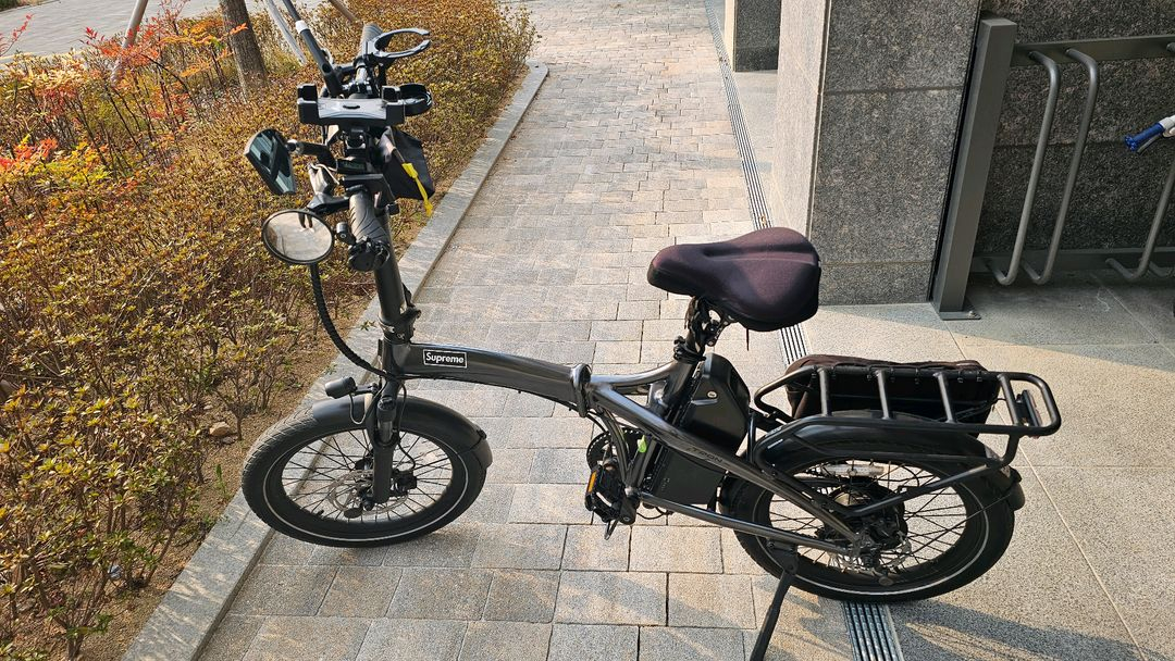 부산, 퀄리 엑스트론 프로 24년,80만원,20암페어, 색상 그레이,상태최상,옵션다수,ncx 싯포스트 이미지