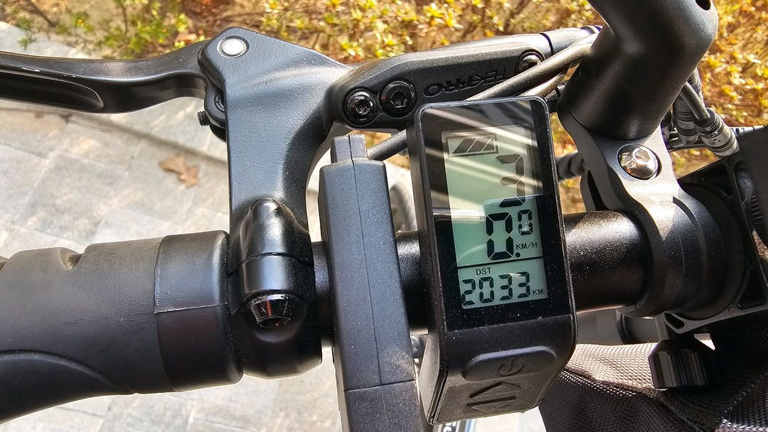 부산, 퀄리 엑스트론 프로 24년,80만원,20암페어, 색상 그레이,상태최상,옵션다수,ncx 싯포스트 이미지