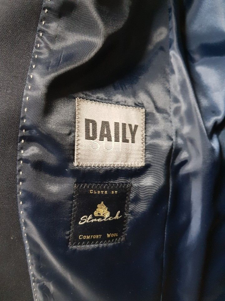 ZIOZIA 다크네이비 수트 이미지