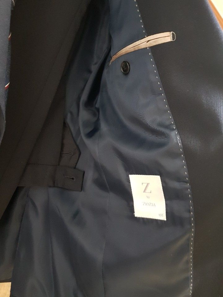 ZIOZIA 다크네이비 수트 이미지