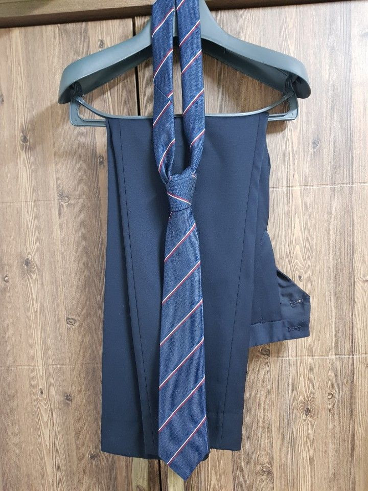 ZIOZIA 다크네이비 수트 이미지