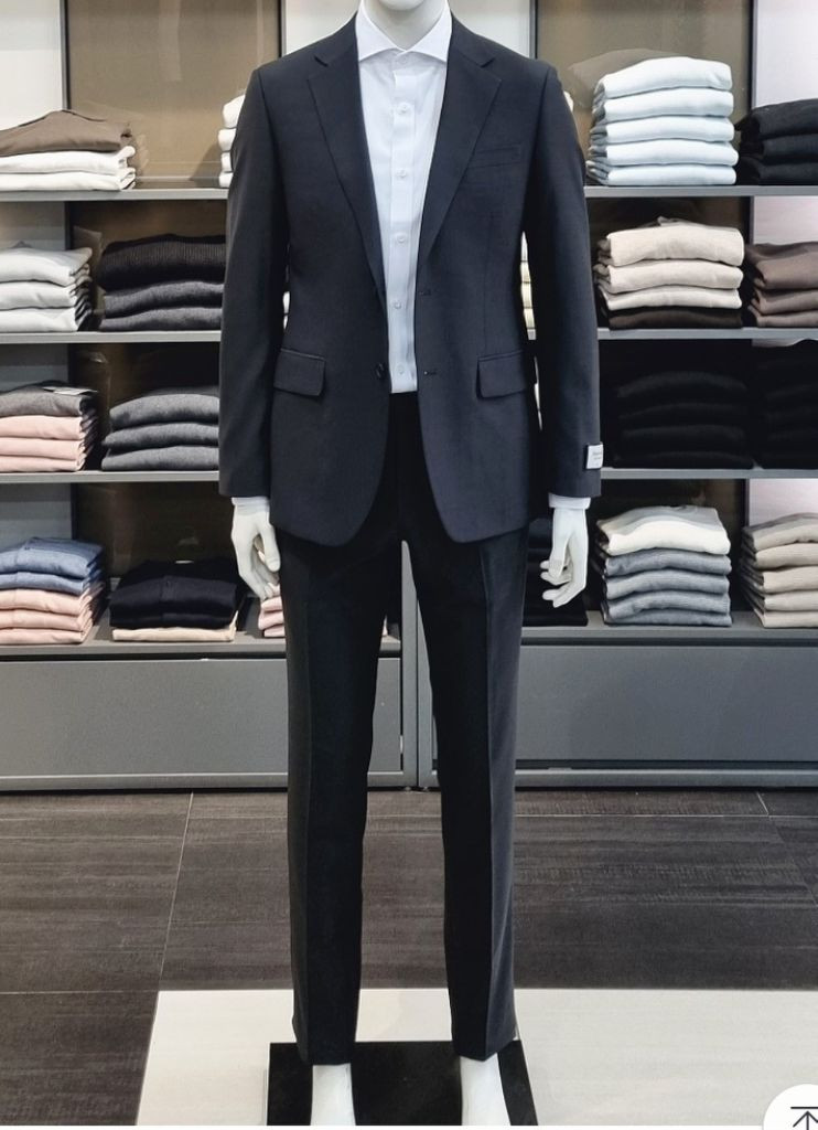 ZIOZIA 다크네이비 수트 이미지