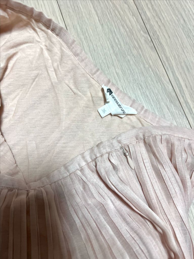 바네사브루노아떼 쉬폰 플리츠 투피스 블라우스 미니스커트 셋업 세트 치마 날개 민소매 나시 핑크베이지 여리핏 데이트룩 이미지