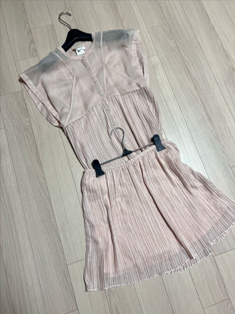 바네사브루노아떼 쉬폰 플리츠 투피스 블라우스 미니스커트 셋업 세트 치마 날개 민소매 나시 핑크베이지 여리핏 데이트룩 이미지