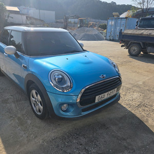 미니쿠퍼 3세대 ( F56) D 5도어 기본형 18년형 판매합니 다. 이미지