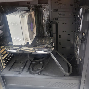 i7 8700 , b360m 박격포 , ddr4 16g (싱글) , 250g , 1060 6g 이미지