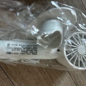 (미사용) 화이트 휴대용 선풍기 GT01 판매합니다. 이미지