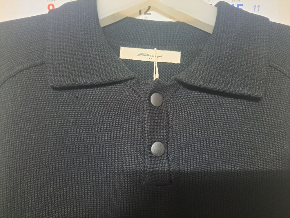 100-105)하프크라이즈 레이아웃 레글런 니트 이미지